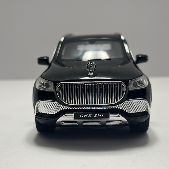 COPY - 1:24 Maybach GLS-Class GLS600 Diecast LED HEADLIGHT TAIL LIGHT Black - Picture 4 of 13